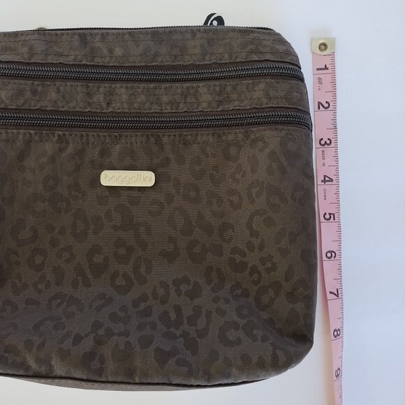 Baggallini Leopard Print Crossbody With Removable Coin Purse NWT - Picture 10 of 13
